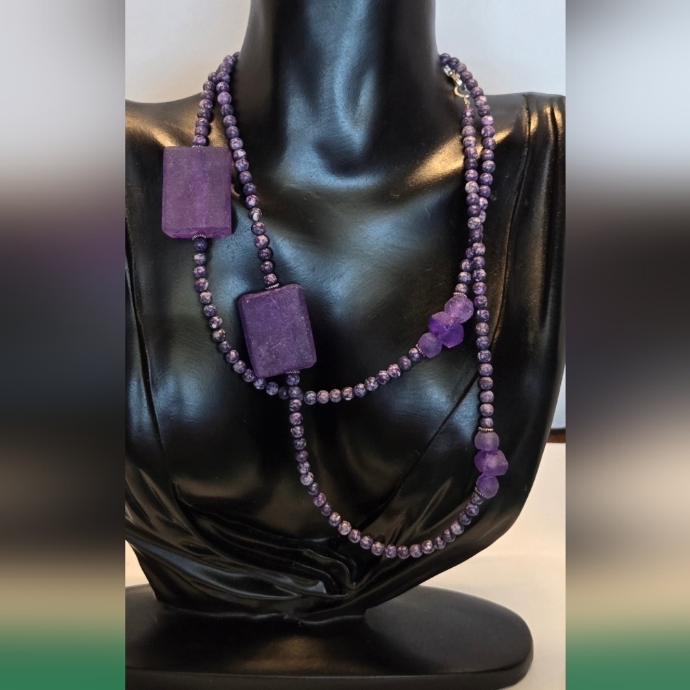 Elegant Dyed Glass Purple Beaded Necklace - Picture 8 of 11